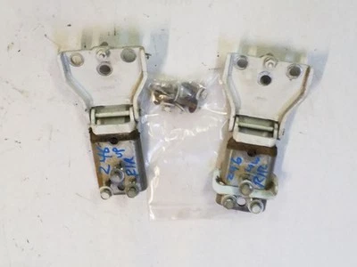 Juego de bisagras de puerta trasera derecha blancas | Se adapta a Ford F250 F350 Super Cab 1999-2007 Foto 1 de 4