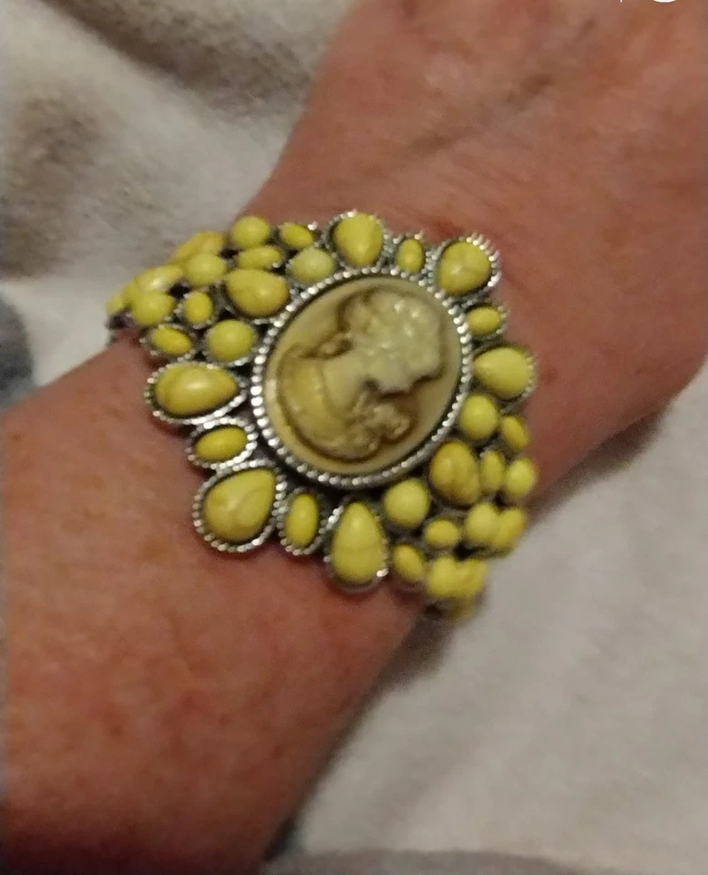 🔥 Natural Yellow Howlite Carved Cameo SouthWestern Bracelet🔥Price Reduced 🔥 - Image 1 of 4