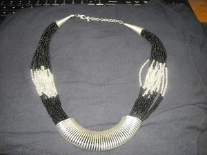 VINTAGE SCHWARZ/SILBER PERLENKETTE 24" - Bild 1 von 9