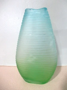 Frosted scave edged etched hand blown green to blue art vessel vase stunning - Picture 1 of 10