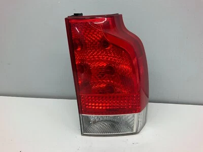 05-07 Volvo V70 XC70 Right Rear Lower Tail Light Assembly 30655377 - Image 1 of 4