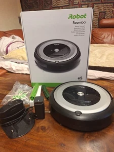 iRobot Roomba e5 Staubsaugerroboter -guter Zustand +Ersatzzubehör schwarz OVP - Bild 1 von 8