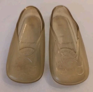 Pantofole vintage in vetro dorato Chatty Cathy Shoes di Mattel Toymasters 1962 - Foto 1 di 13
