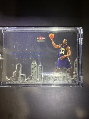 Шакил О'Нил 2001-2002 Fleer подлинный выбитый #10 почти как новый - редкая карта - Изображение 1 из 3