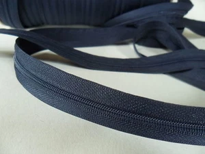 5 Metres Black Continuous Upholstery Zip & 5 PRE THREADED Zipper Heads - Picture 1 of 1