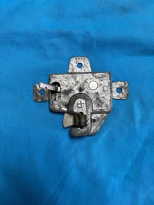 NOS FORD D1ZZ-6361382 1971-1973 MUSTANG BOSS FASTBACK REAR FOLD DOWN SEAT LATCH - Picture 1 of 4