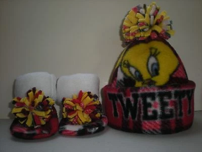JUEGO DE GORRO Y BOTINES POLAR TWEETY BIRD SOMBRERO BEBÉ HECHO A MANO RECIÉN NACIDO  Foto 1 de 4