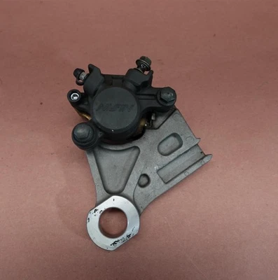 Soporte de montaje de pinza de freno trasero Yamaha FZ6-S FZ6S FZ6 FZ600 2004-2009 Foto 1 de 4