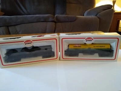 HO  Model Power #6921 "DUPONT" 40' Tank Car  & #6921 "Hooker" 40' Tank Car NOS!! - Image 1 of 4