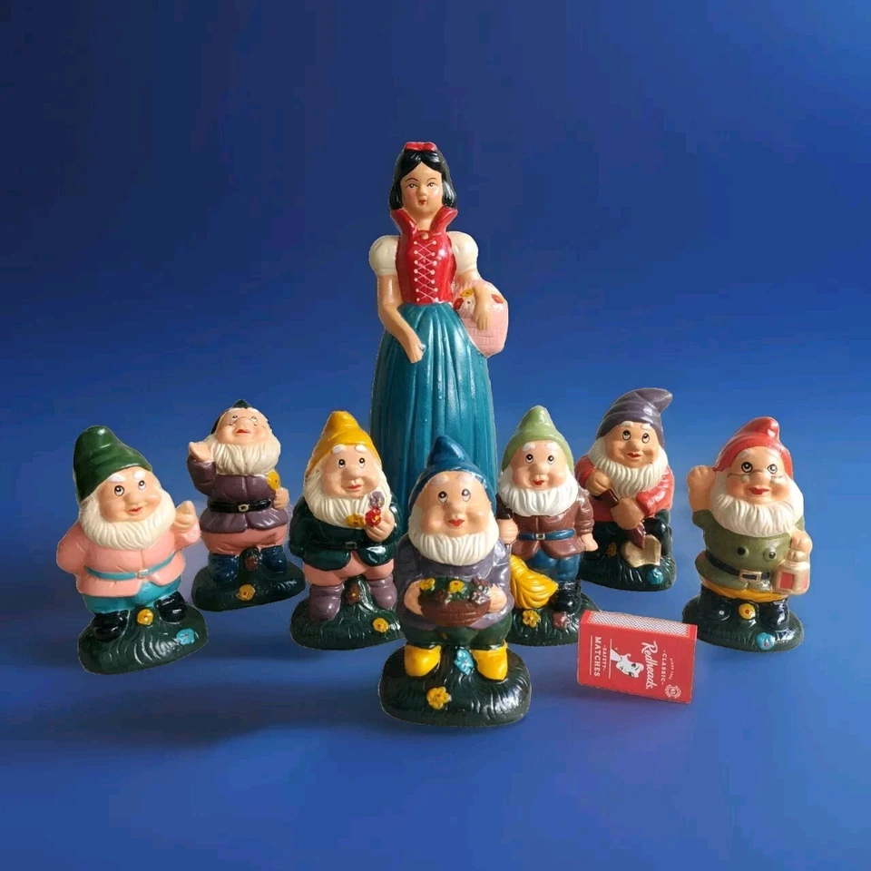Raro De Colección Nuevo Blancanieves y los Siete Enanitos Grande Tiza Cuento de Hadas Conjunto de Jardín Foto 1 de 4