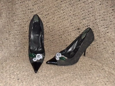 MIU MIU-Black Tweed Pointed-Toe Pump w/ Floral Design on Patent Toe-Sz 38.5-EX - Image 1 of 4