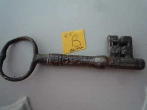 VINTAGE ANTIQUE OLD KEY LARGE FRENCH 5.5" GREAT PATINA RUSTIC DOOR KEY B - Foto 1 di 4