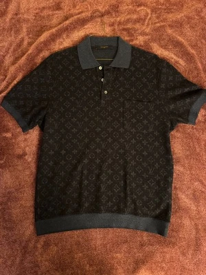 Camisa polo Louis Vuitton monograma - Imagem 1 de 3