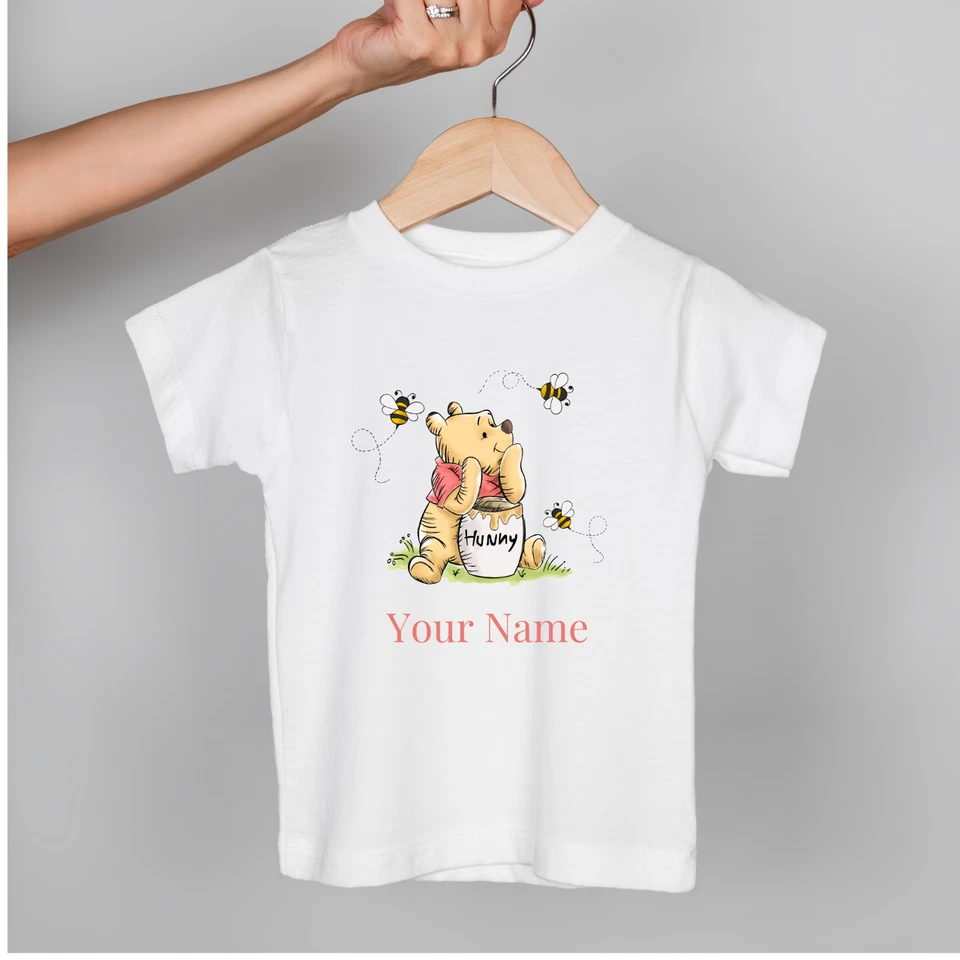 ALEXANDRASHANDMADEGB Disney Winnie Puuh personalisierte Option bedrucktes T-Shirt mit Rundhalsausschnitt #0078