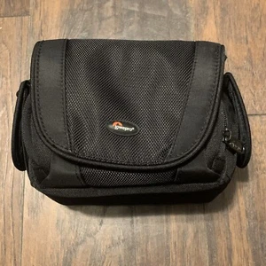 Bolso pequeño para cámara digital/video Lowepro Edit 110 negro nailon - Imagen 1 de 12