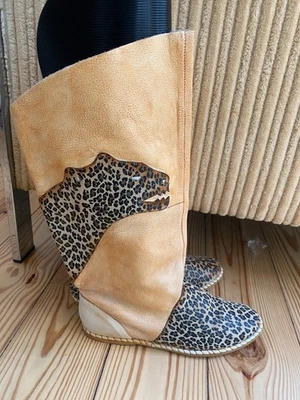 Botas Candies para mujer de cuero vintage con estampado animal: talla 7,5 o 37,5, como nuevas  Foto 1 de 4