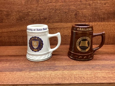 Mini cerveza Steins de 1950 Universidad de Notre Dame y Universidad de Oakland L👀K! Foto 1 de 4