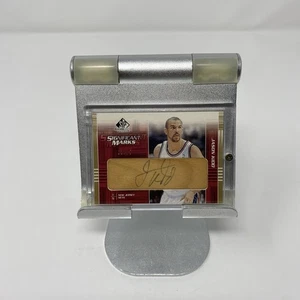 Pezzo di legno duro autografo Jason Kidd - 2003 SP gioco usato #63/75 - Foto 1 di 5