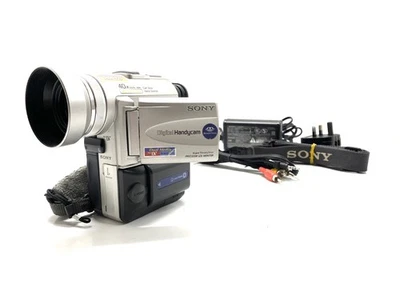 Videocamera digitale Sony DCR-PC100E Mini DV Tape HANDYCAM set completo funzionante - Immagine 1 di 4