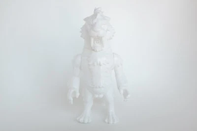 Figura Vinilo SODA Japón Sofubi Dardos Blancos en Blanco Sin Pintar Created Restaurar Foto 1 de 3