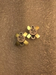 NUOVISSIMO 2 PEZZI HG (HuaGao) 2SC2290 HG semiconduttore USA VENDITORE! SPEDIZIONE VELOCE GRATUITA! - Foto 1 di 2