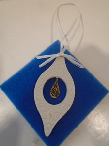 Wedgwood Millennium Gems 1999 White Jasper with Gold "Good Fortune" Ornament - Picture 1 of 4