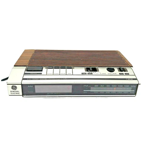 General Electric Company AM/FM GE Electronic Digital Clock Radio Model 7-4634B Cover