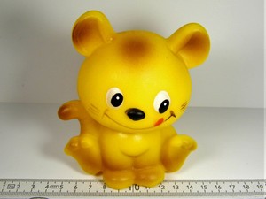 muñeco de goma antiguo