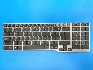Fujitsu Celsius H760 and H770 Canadian Bilingual English French keyboard - Picture 1 of 3