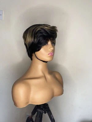 Cabello humano pixie virgen brasileño con reflejos  Foto 1 de 4