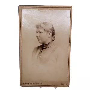 Carte De Visite c.1880 - Happy Woman - Schmidt & Wegener - Foto CDV Kiel - Foto 1 di 2