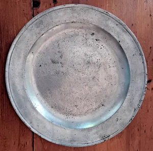 Grande antico caricatore in peltro del XVIII secolo 13 1/4" - bordo a canna singola - Foto 1 di 4