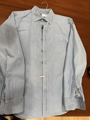 Old Navy Men’s Chambray Everyday Shirt Regular Fit Flex Medium - Image 1 of 4