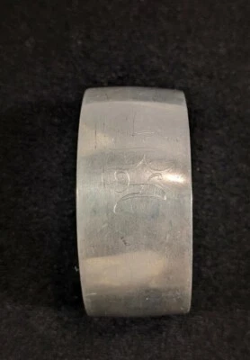 Brazalete abierto inicial RGA grabado monograma tono plata peltre 15089 Foto 1 de 3