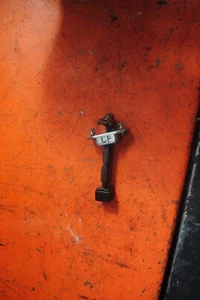 Mitsubishi Outlander 2010 puerta brazo tope bisagra OEM LF puerta delantera izquierda conductor - Imagen 1 de 1