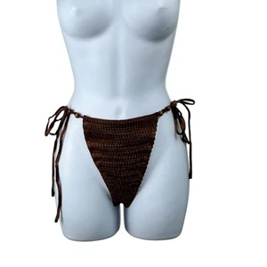 Bikini PrettyLittleThing marrone con perline cravatta laterale all'uncinetto slip piccolo nuovo con etichette - Foto 1 di 10