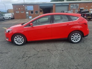 FORD FOCUS TITANIUM 1.6 TDCI RED 5DR 2015 ,, 1 PREVIOUS OWNER ,, 8 MONTHS MOT ,, - Picture 1 of 14