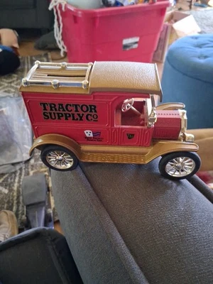  ERTL Bank Collectibles TRACTOR SUPPY - Image 1 of 4