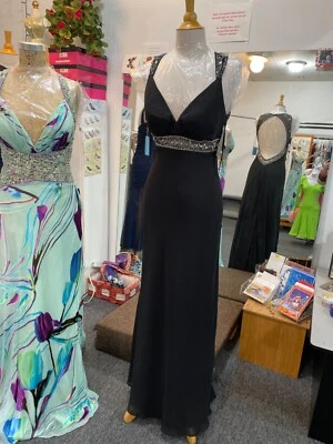 Vestido Faviana Negro Con Cuentas Baile de graduación Noche Ocasión Especial Talla 12 $420.00 Foto 1 de 4