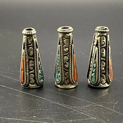 Impresionante coral turquesa antiguo tradicional tibetano tallado a mano de colección 3 cuentas Foto 1 de 4