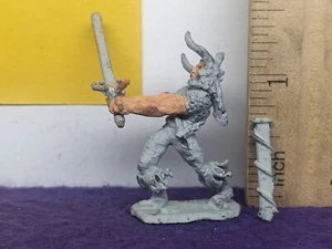 Dragontooth P13 Swordsman Kane On Foot Metal Miniature Fantasy - Picture 1 of 5