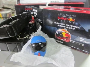 IL MONDO AVVENTUROSO DEL TORO ROSSO Toro Rosso Pit Crew - Portachiavi Casco 1/8 R52 - Foto 1 di 7