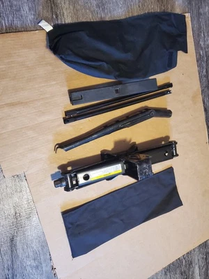  2008-2020 Dodge Grand Caravan Chrysler Town & Country Scissor Jack Tool Kit Foto 1 de 4