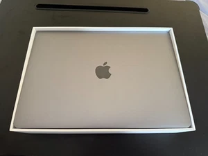 Apple MacBook Air M1 - 13" 8-Core CPU 8-Core GPU 16GB Ram 1TB SSD - Boxed - Afbeelding 1 van 11