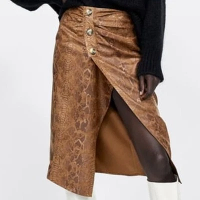 Falda ZARA imitación gamuza piel de serpiente estampado talla XS Foto 1 de 4