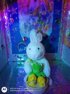 🦄Hallmark Easter Musical Singing Easter Bunny w/Dancing Chicks Animated Plush!  - Image 1 of 4