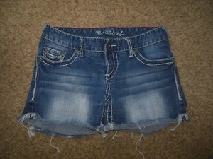 Maurices 3/4 Blue Denim Jean Shorts Frayed Cuffs Whiskered Button Back Pkts - Picture 1 of 2