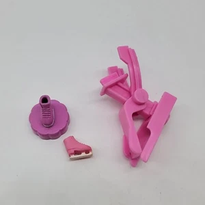 Polly Pocket Ski Lodge Ersatzteile Skilift Magnet Schlittschuh - Bild 1 von 2