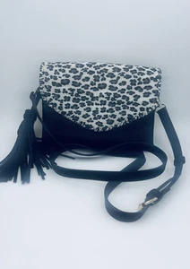 Jen&Co Sloane Flapover Black Cheetah Crossbody - Picture 1 of 7