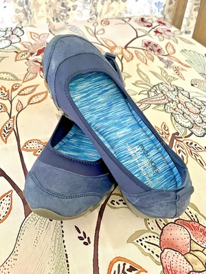 Zapatos informales Skechers azul marino para mujer calce relajado espuma viscoelástica sin cordones talla 9 Foto 1 de 4